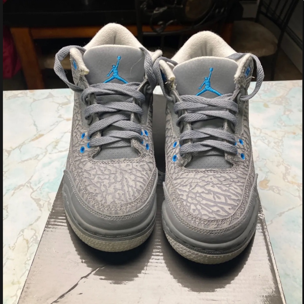 Girls Jordan 3’s cool grey 4y